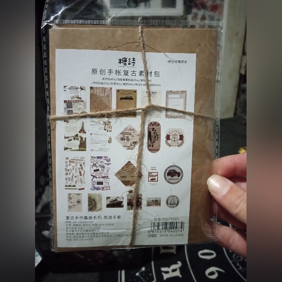 2/$10 NWT 30 Piece Vintage Retro Scrapbook DIY Paper Pack - Picture 2 of 5